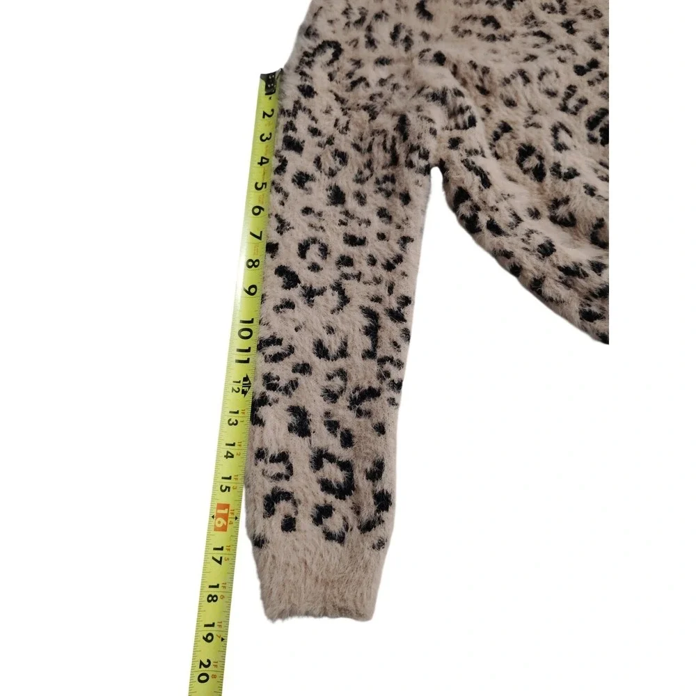 Mi Ami Leopard‎ Print Fuzzy Soft Sweater Size M